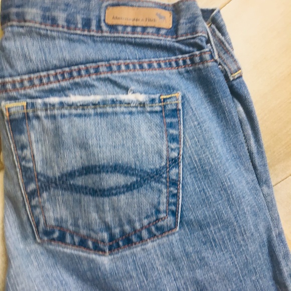 ABERCROMBIE & Fitch boot cut jeans 2S - Picture 2 of 8